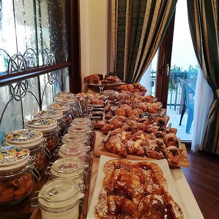 Hotel Petite Fleur روكاراسو المظهر الخارجي الصورة