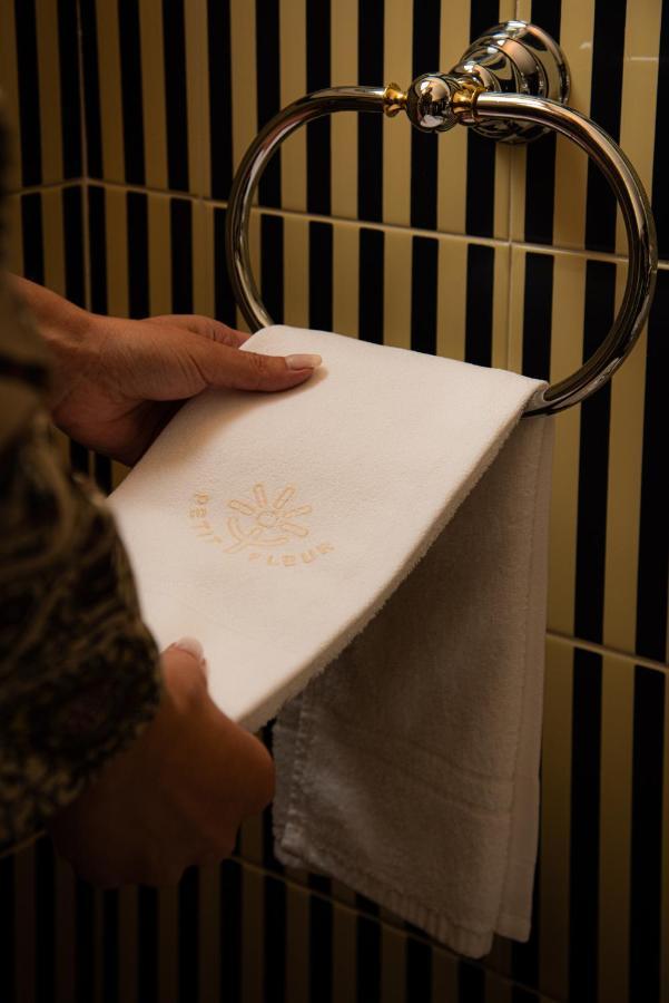 Hotel Petite Fleur روكاراسو المظهر الخارجي الصورة